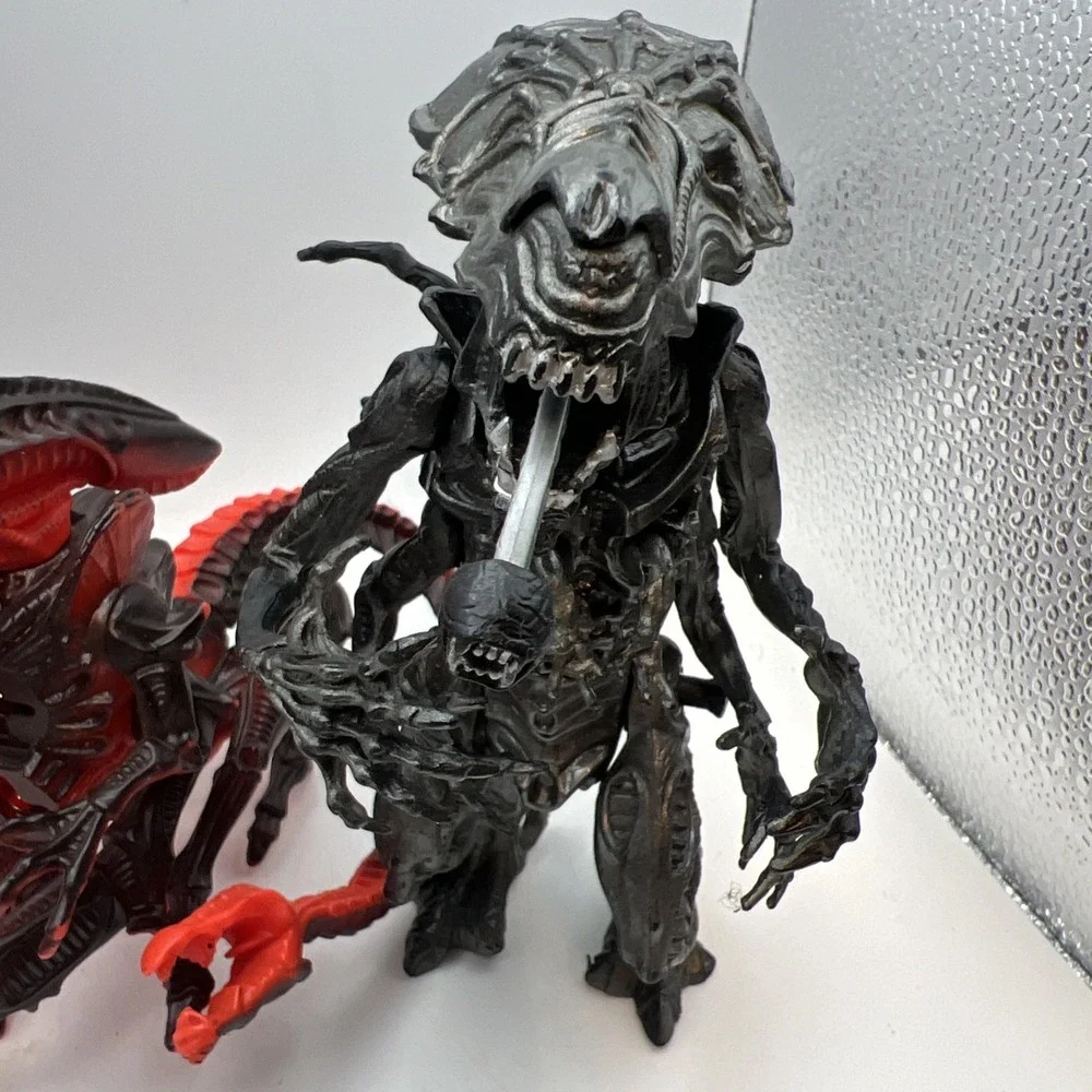 Alien Action Figures Set of 3 in Assorted Colors